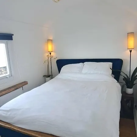 Chalet Shoreside House Nethertown Sleeps 4