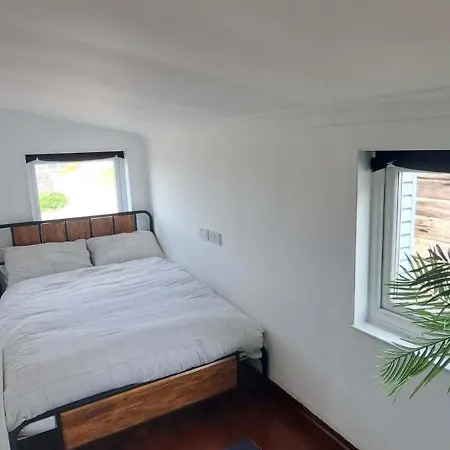 Shoreside House Nethertown Sleeps 4 Chalet *